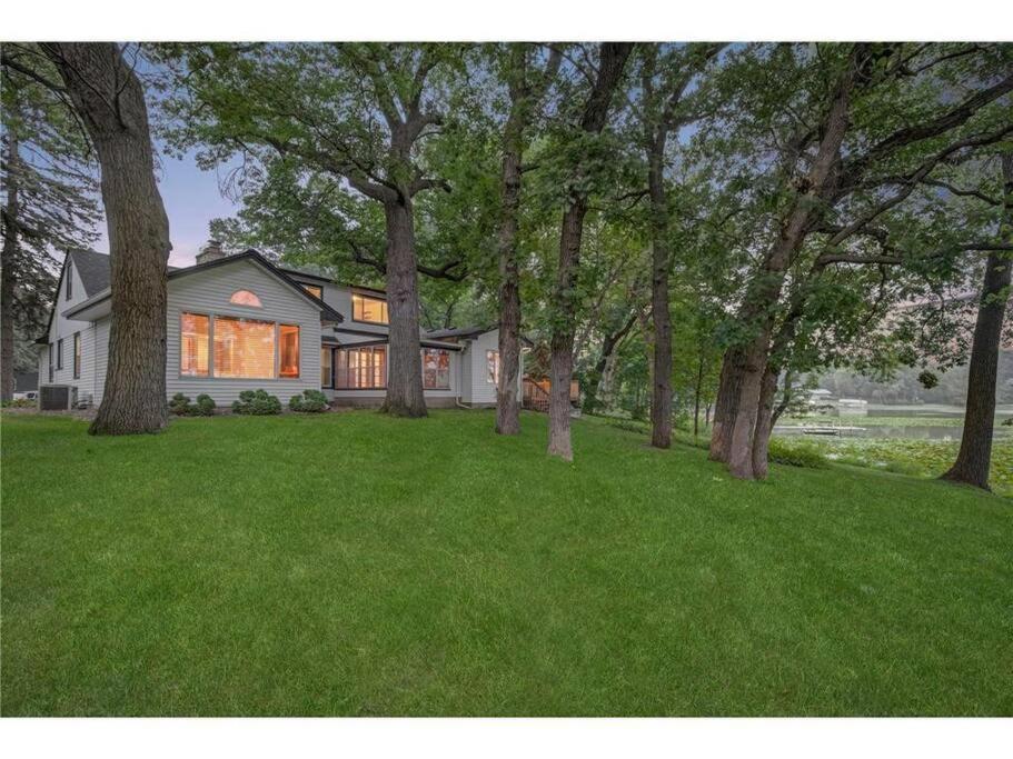 Lake House- Four Bedroom Retreat, King Bed, Beautiful Sunset! Brooklyn Center Exterior foto