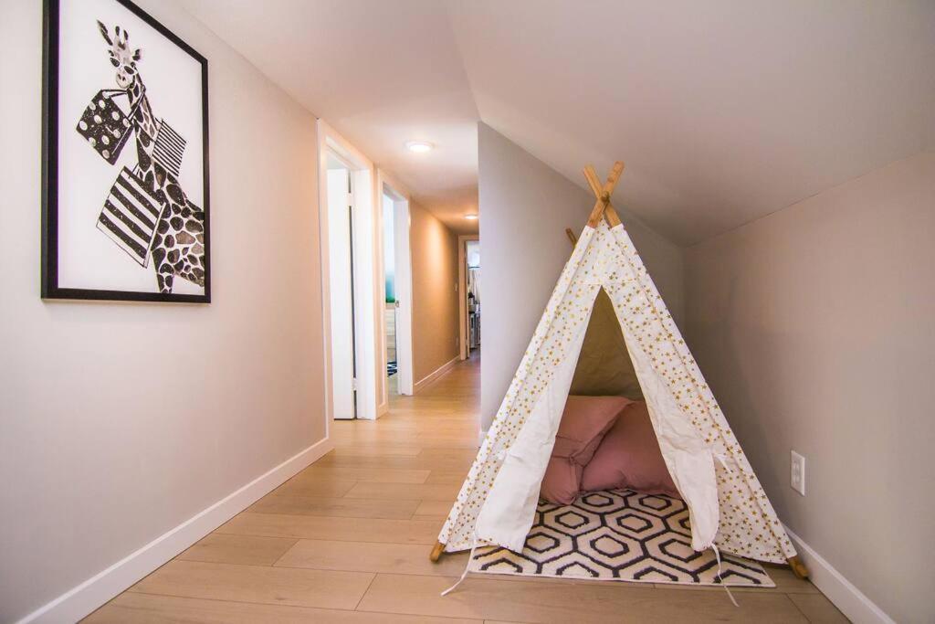 Lake House- Four Bedroom Retreat, King Bed, Beautiful Sunset! Brooklyn Center Exterior foto