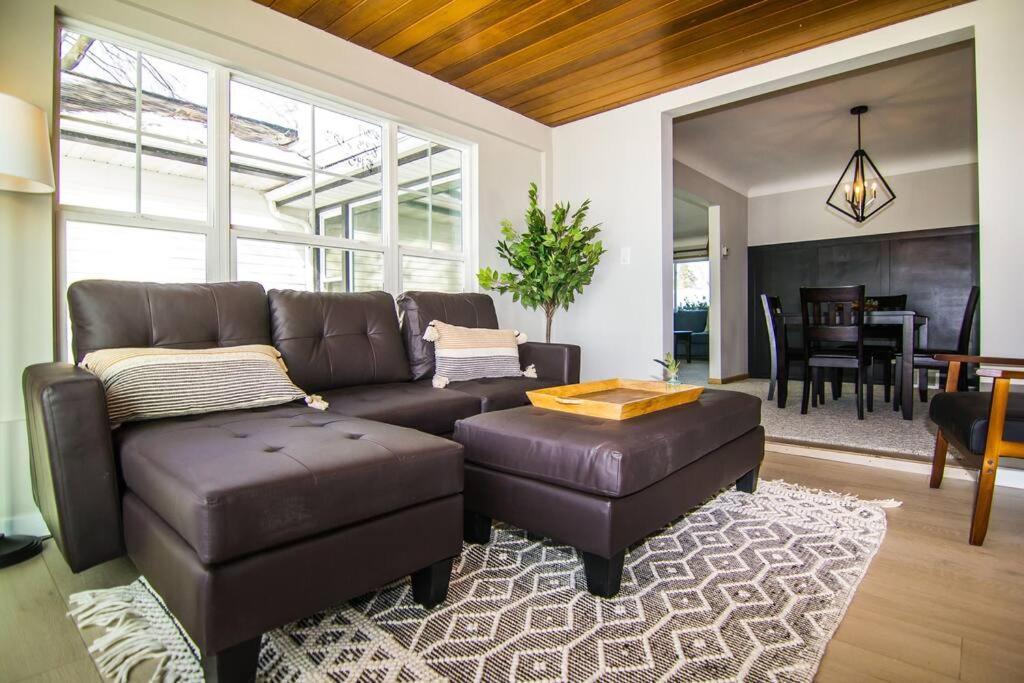 Lake House- Four Bedroom Retreat, King Bed, Beautiful Sunset! Brooklyn Center Exterior foto